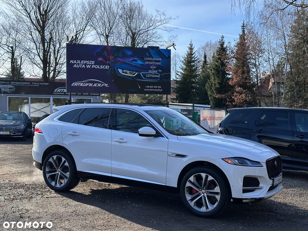 Jaguar F-Pace P250 AWD R-Dynamic SE - 12