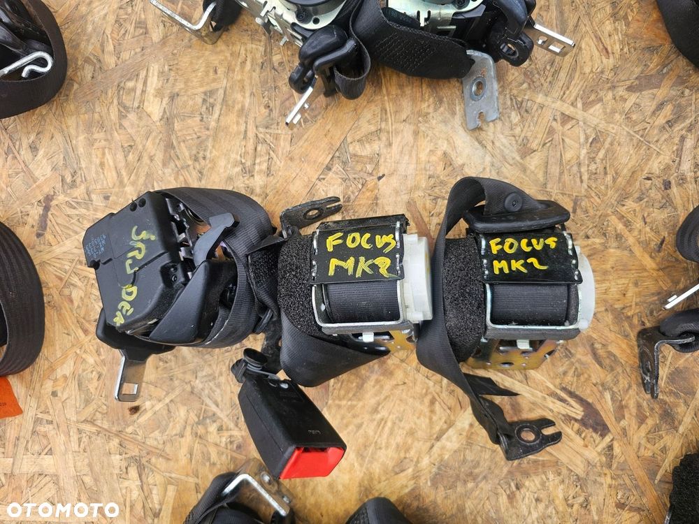 Pas bezpieczeństwa lewy prawy środek tył komplet Ford Focus Mk2