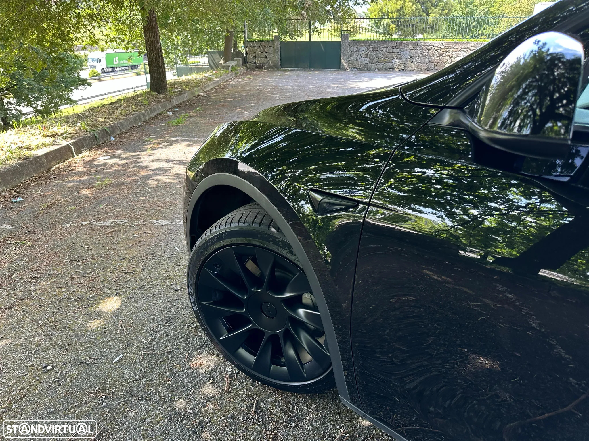 Tesla Model Y Long Range Dual Motor AWD - 19