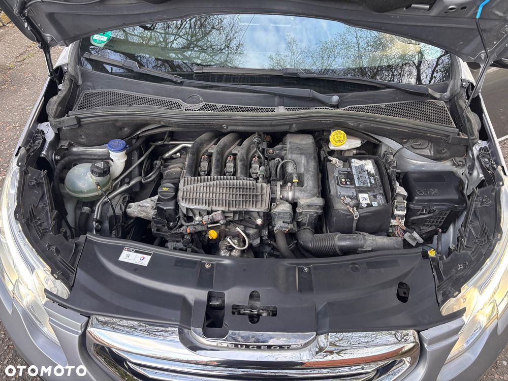 Peugeot 2008 1.2 VTi Allure - 23