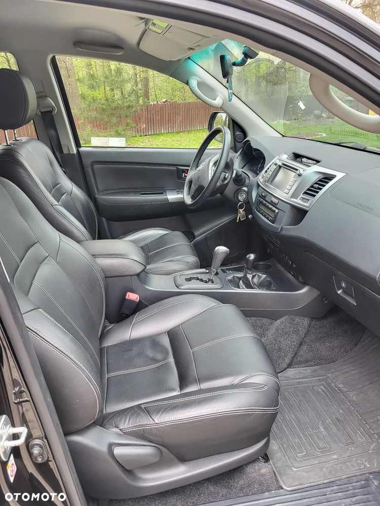 Toyota Hilux 3.0 D-4D SR5 - 12