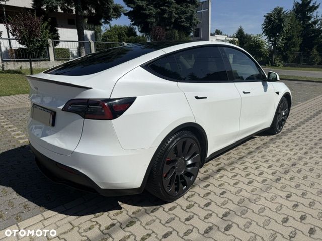 Tesla Model Y Performance AWD - 5