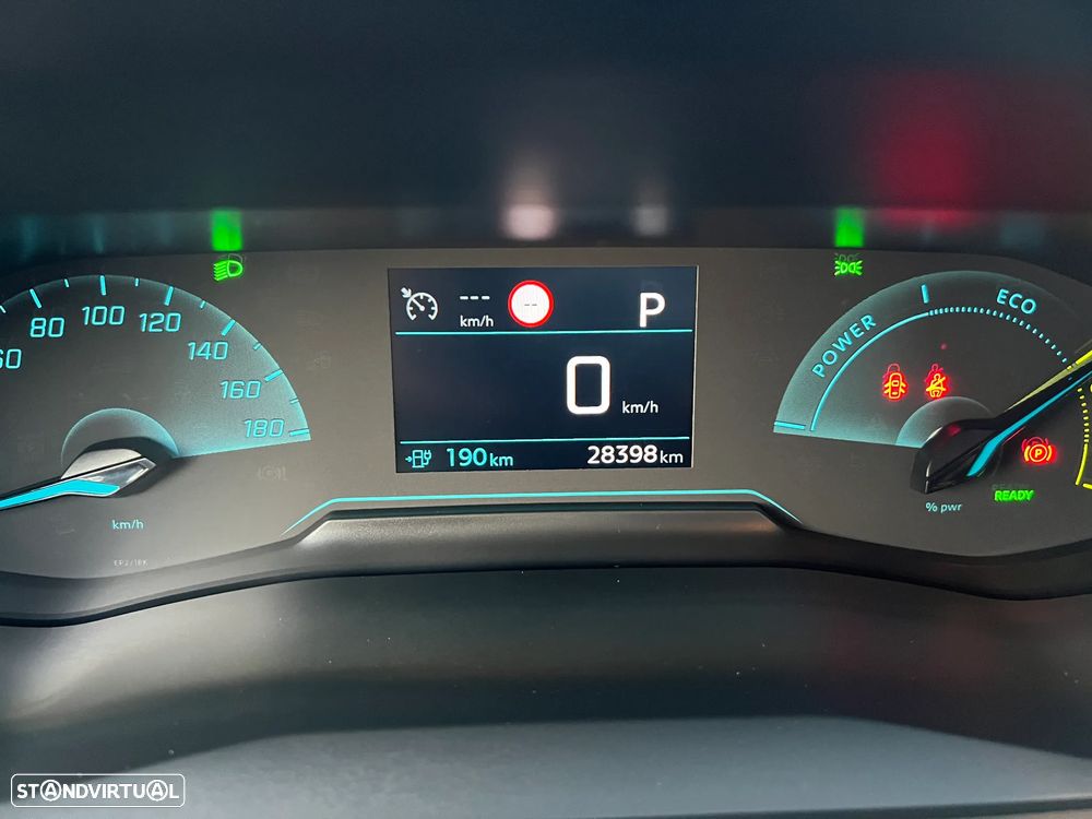 Peugeot e-208 Allure Pack - 29