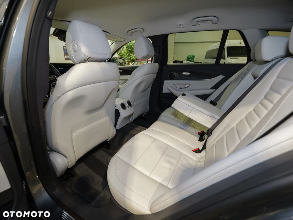 Mercedes-Benz Klasa E 300 de Avantgarde - 19
