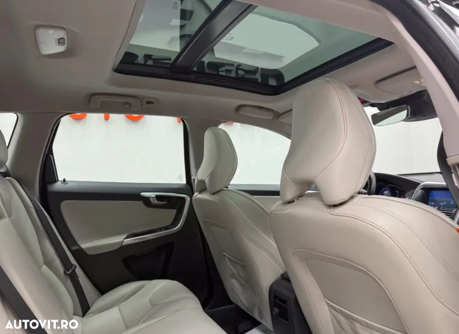 Volvo XC 60 D5AWD Ocean Race - 3