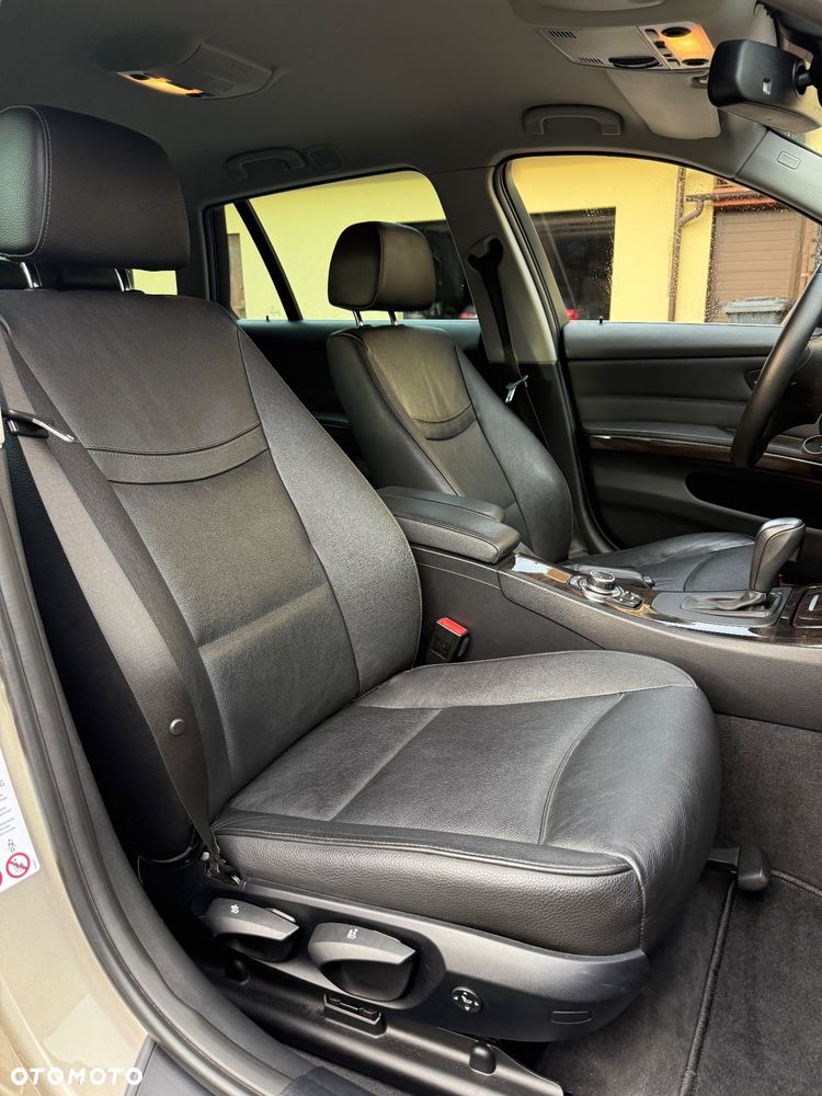 BMW Seria 3 320d Touring Sport-Aut Blue Performance Luxury Line - 24