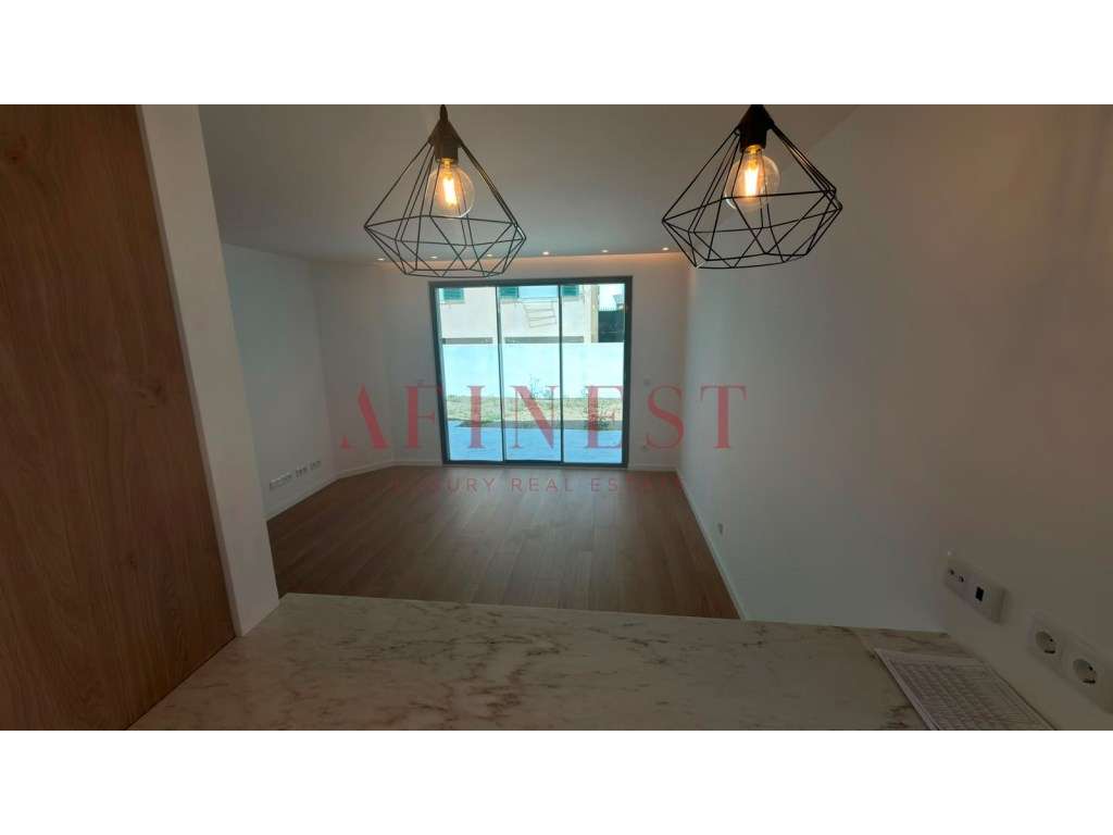 T2 TOTALMENTE RENOVADO + MOBILADO / 1º ANDAR COM 2 ELEVADORES/ ESTA... - Grande imagem: 2/10