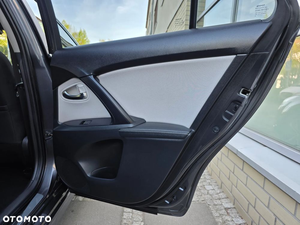 Toyota Avensis - 22