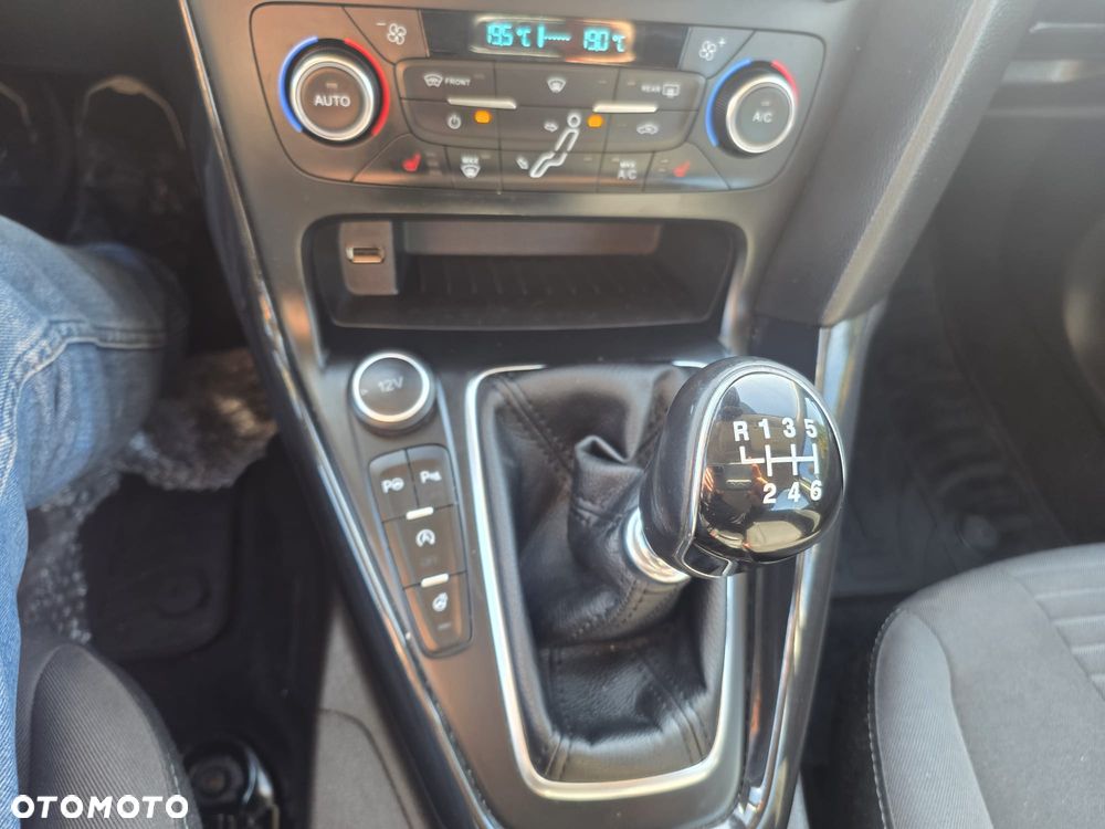 Ford Focus 1.0 EcoBoost Titanium - 19