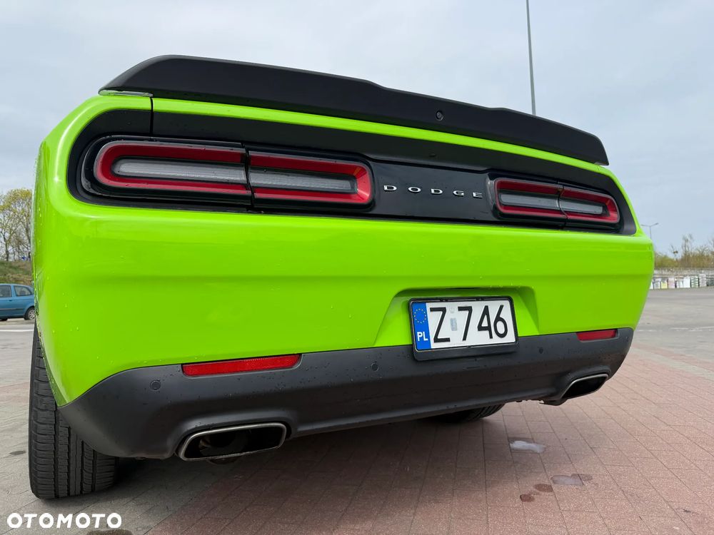 Dodge Challenger - 8