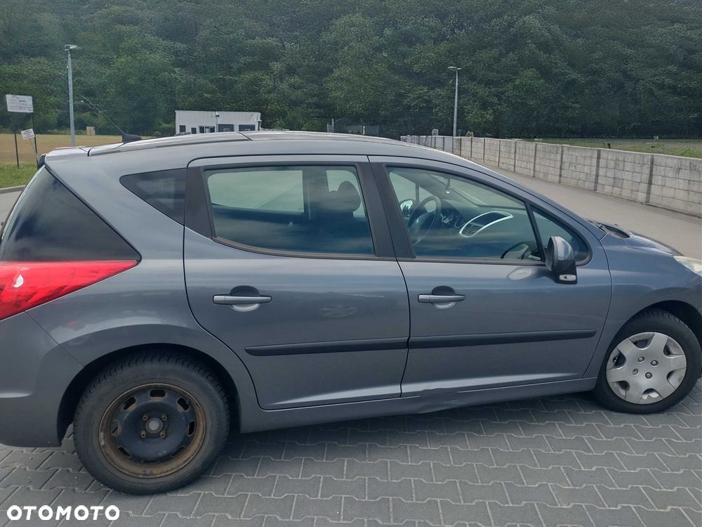 Peugeot 207 - 1