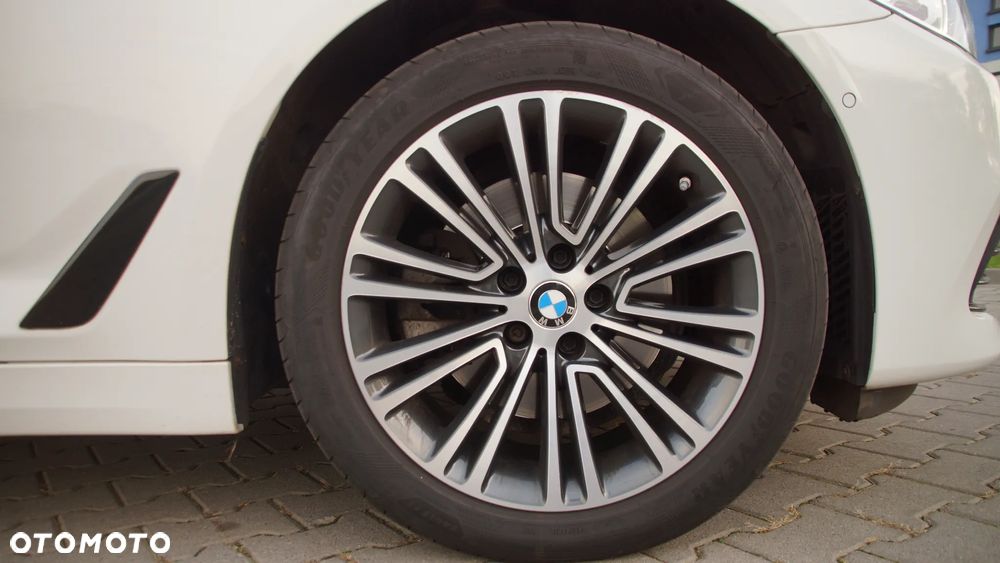 BMW Seria 5 520d Sport Line - 35
