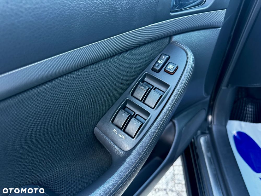 Toyota Avensis 1.8 VVT-i Executive - 26
