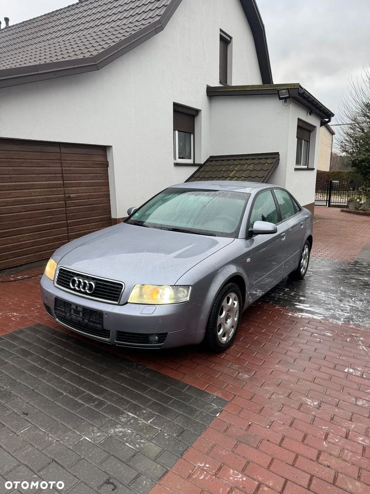 Audi A4 Limousine - 1