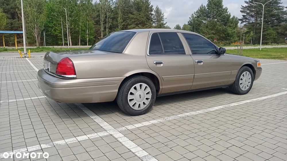 Ford Crown - 10