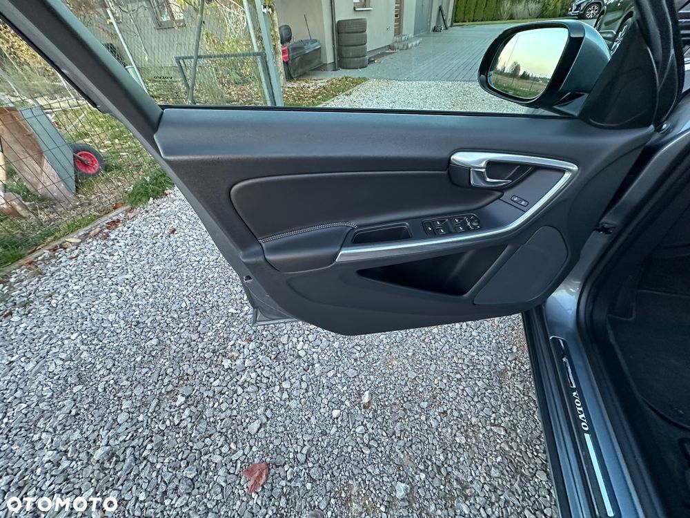 Volvo V60 D4 Geartronic Summum - 32