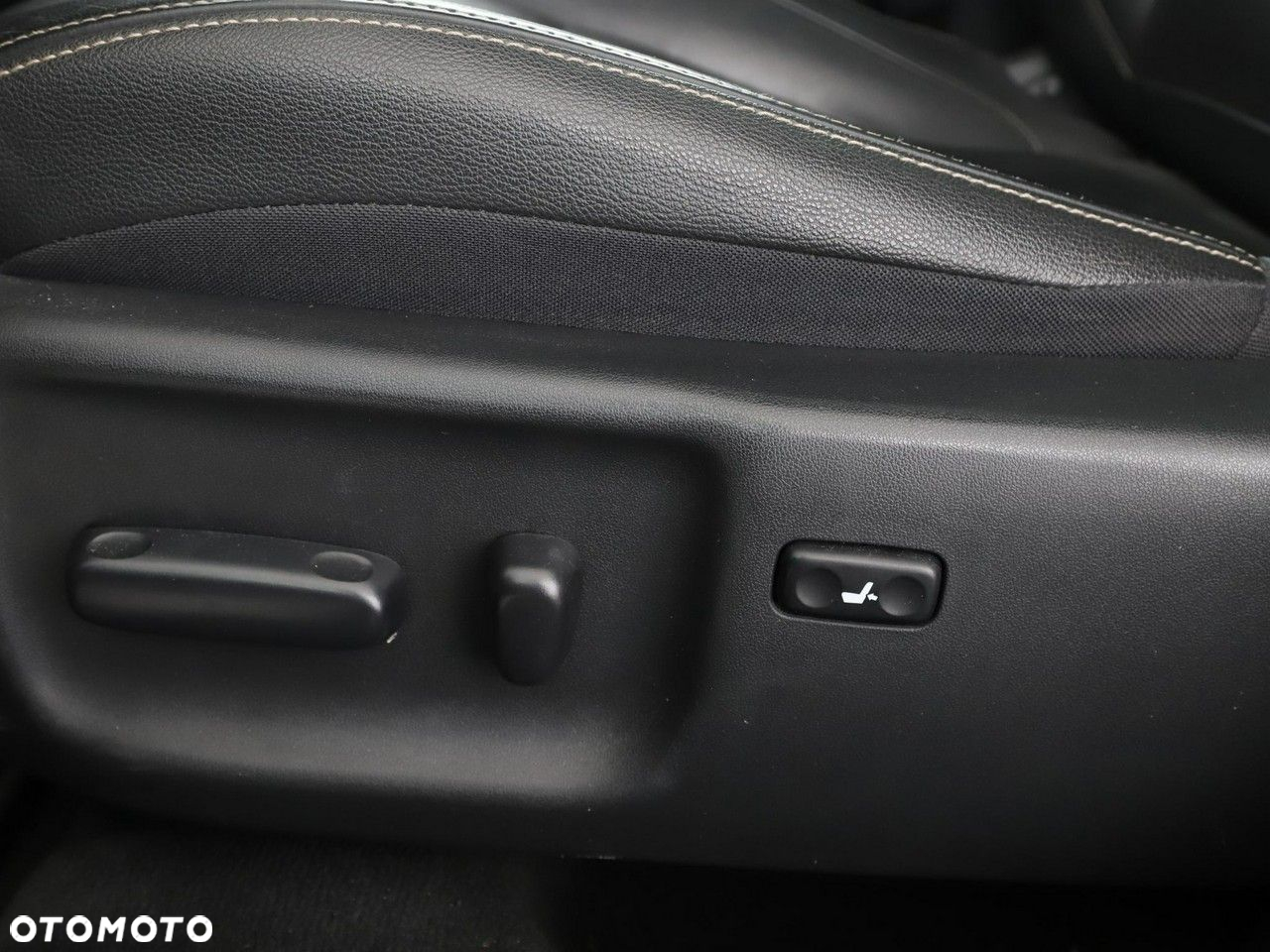 Toyota Avensis Combi 1.8 Multidrive S Executive - 40