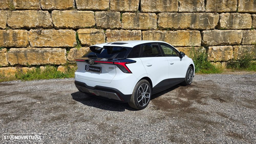 MG MG4 64 kWh Luxury - 2