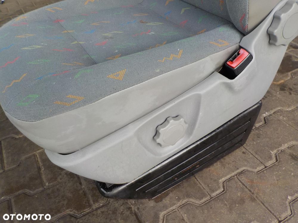 VW T5 FOTEL PRAWY PASAŻERA Z PODSTAWĄ INKA - 7