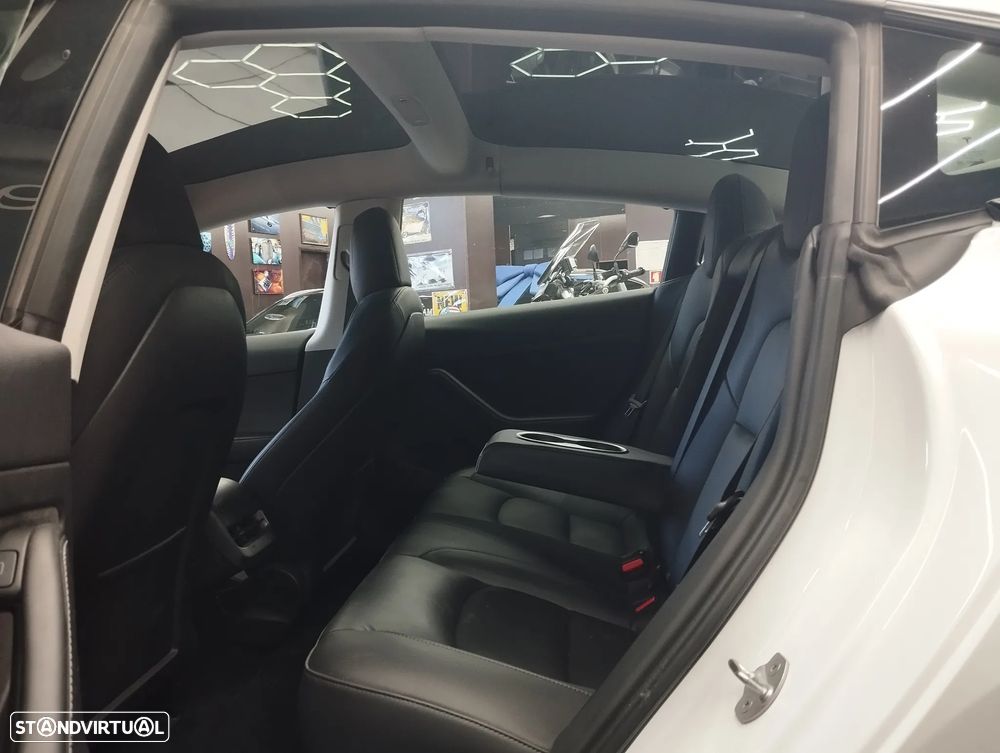 Tesla Model 3 Long-Range Dual Motor AWD — fotografia 14