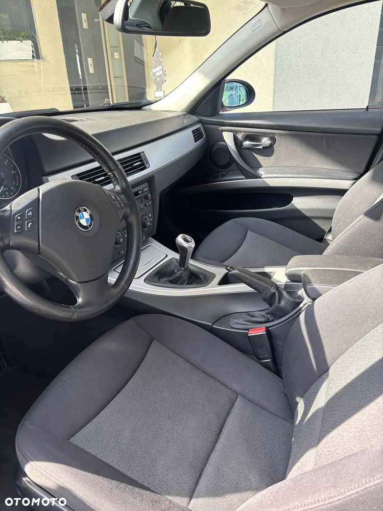BMW Seria 3 318i - 17