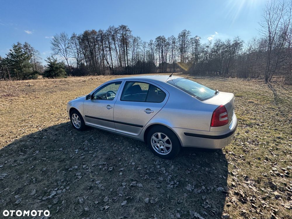 Skoda Octavia 1.6 Ambiente - 25
