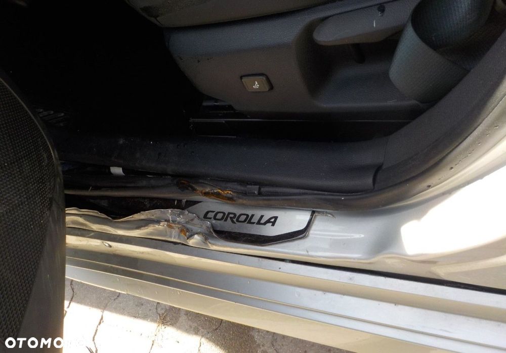 Toyota Corolla - 12
