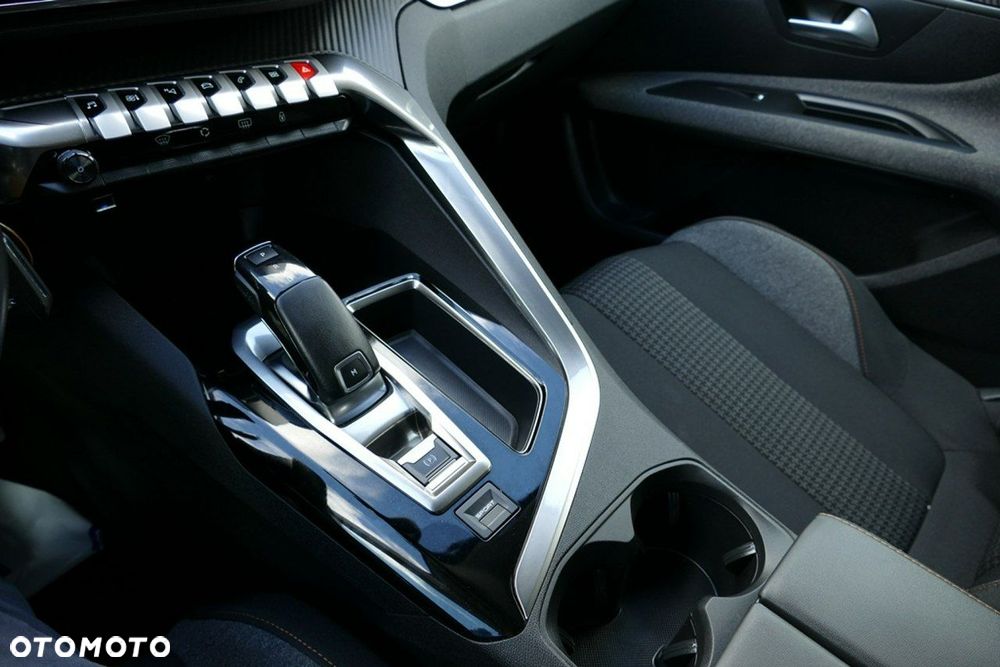 Peugeot 3008 1.2 PureTech Active Pack S&S EAT8 - 27