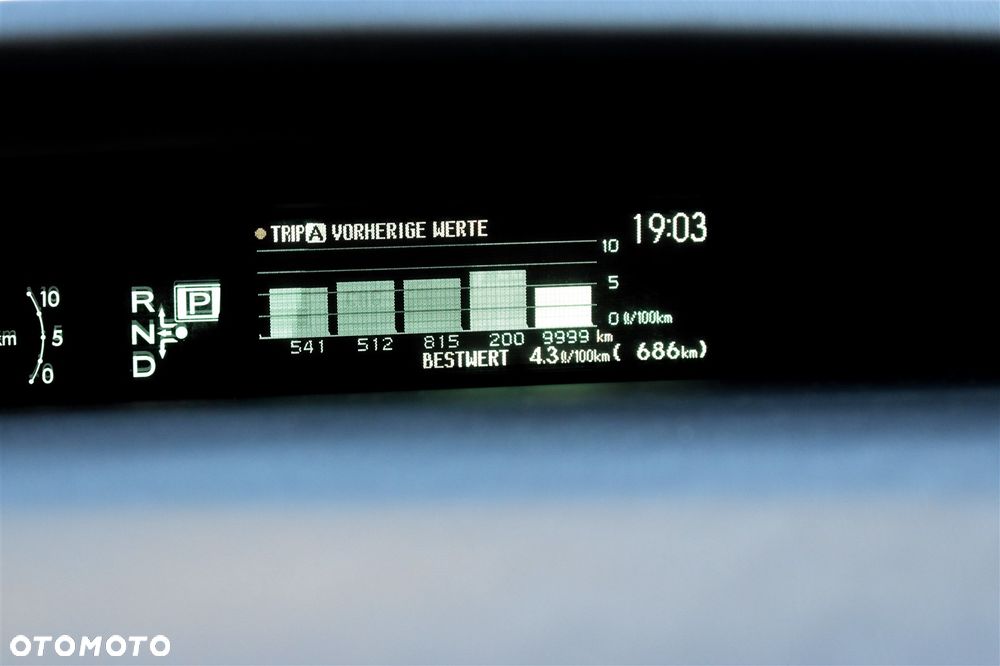 Toyota Prius (Hybrid) Executive - 34