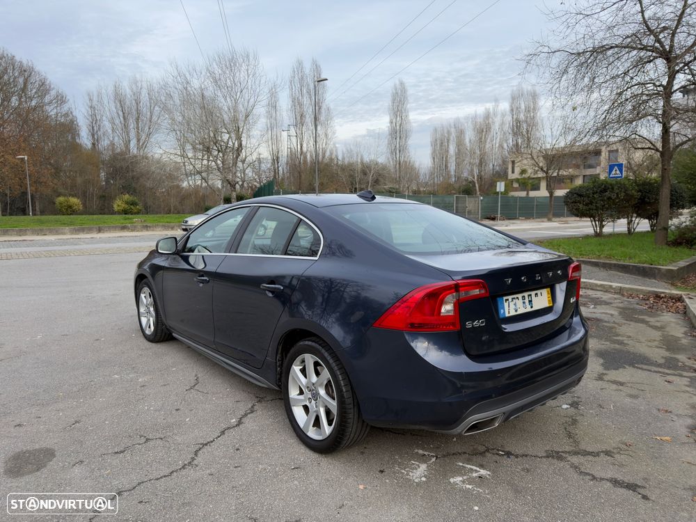 Volvo S60 2.0 D4 Momentum Geartronic - 3