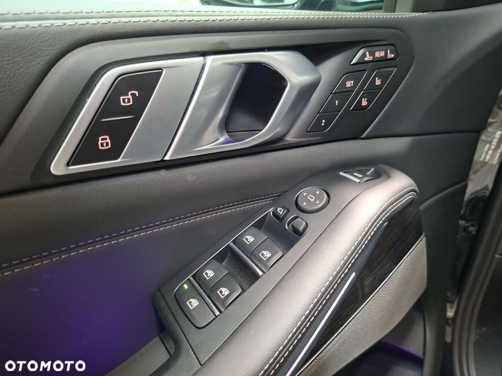 BMW X7 - 25
