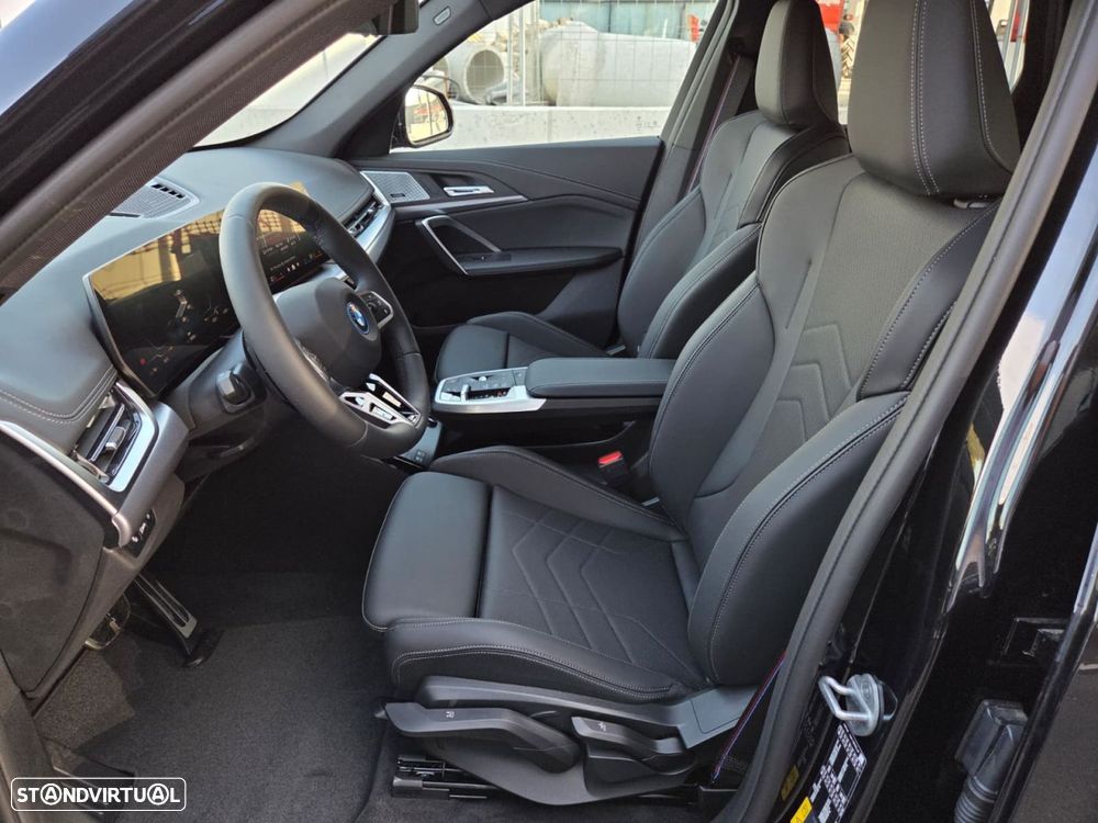 BMW iX1 eDrive20 Pack Desportivo M Pro - 7