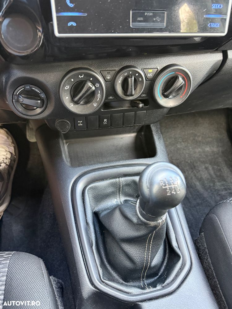 Toyota Hilux 4x4 Double Cab M/T Style - 34