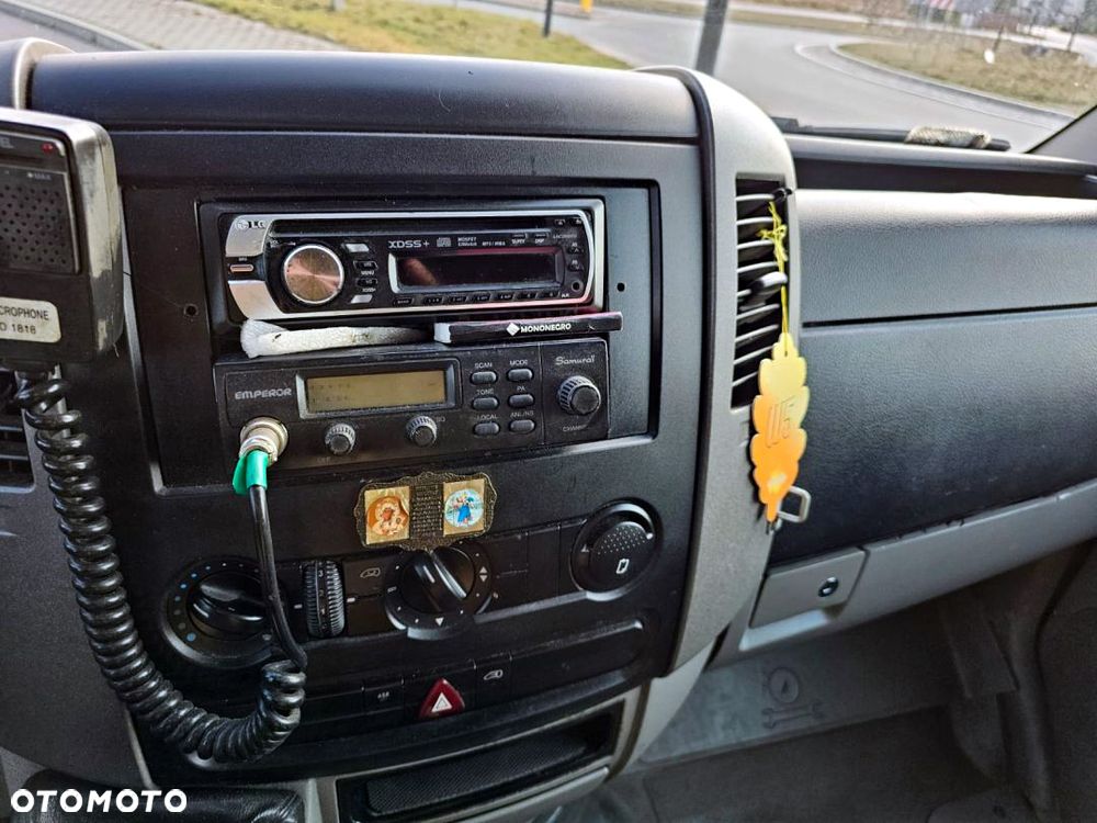 Mercedes-Benz Sprinter - 25