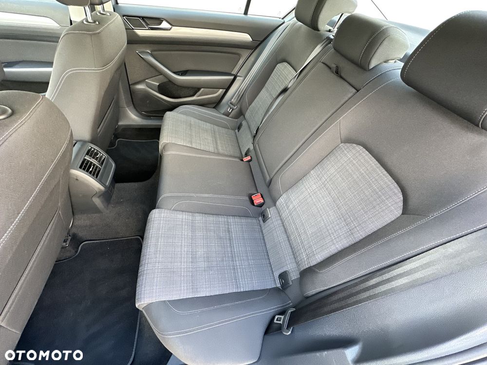 Volkswagen Passat 1.5 TSI EVO Elegance - 18