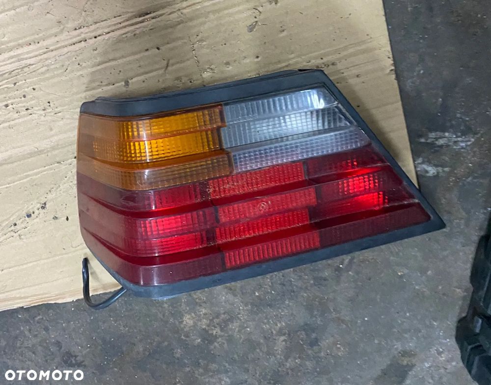 Mercedes W124 lampa lewy tył - 1