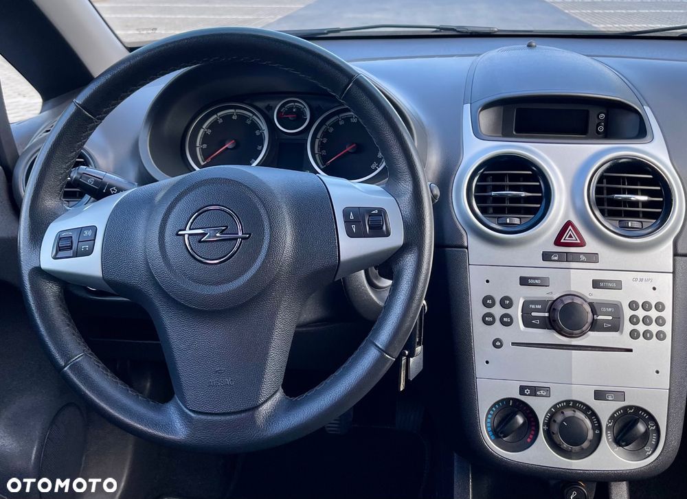 Opel Corsa 1.2 16V Cosmo - 16