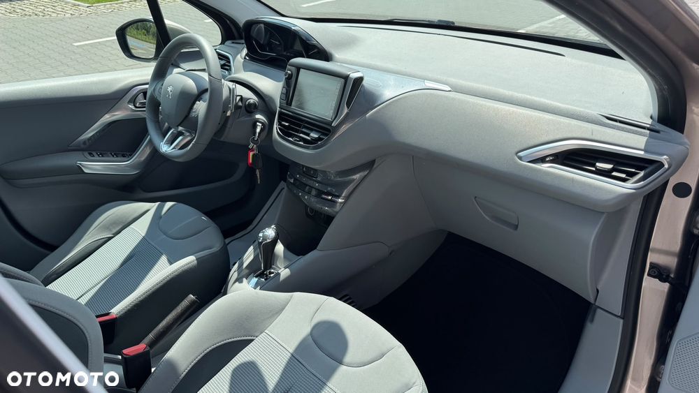 Peugeot 208 - 5