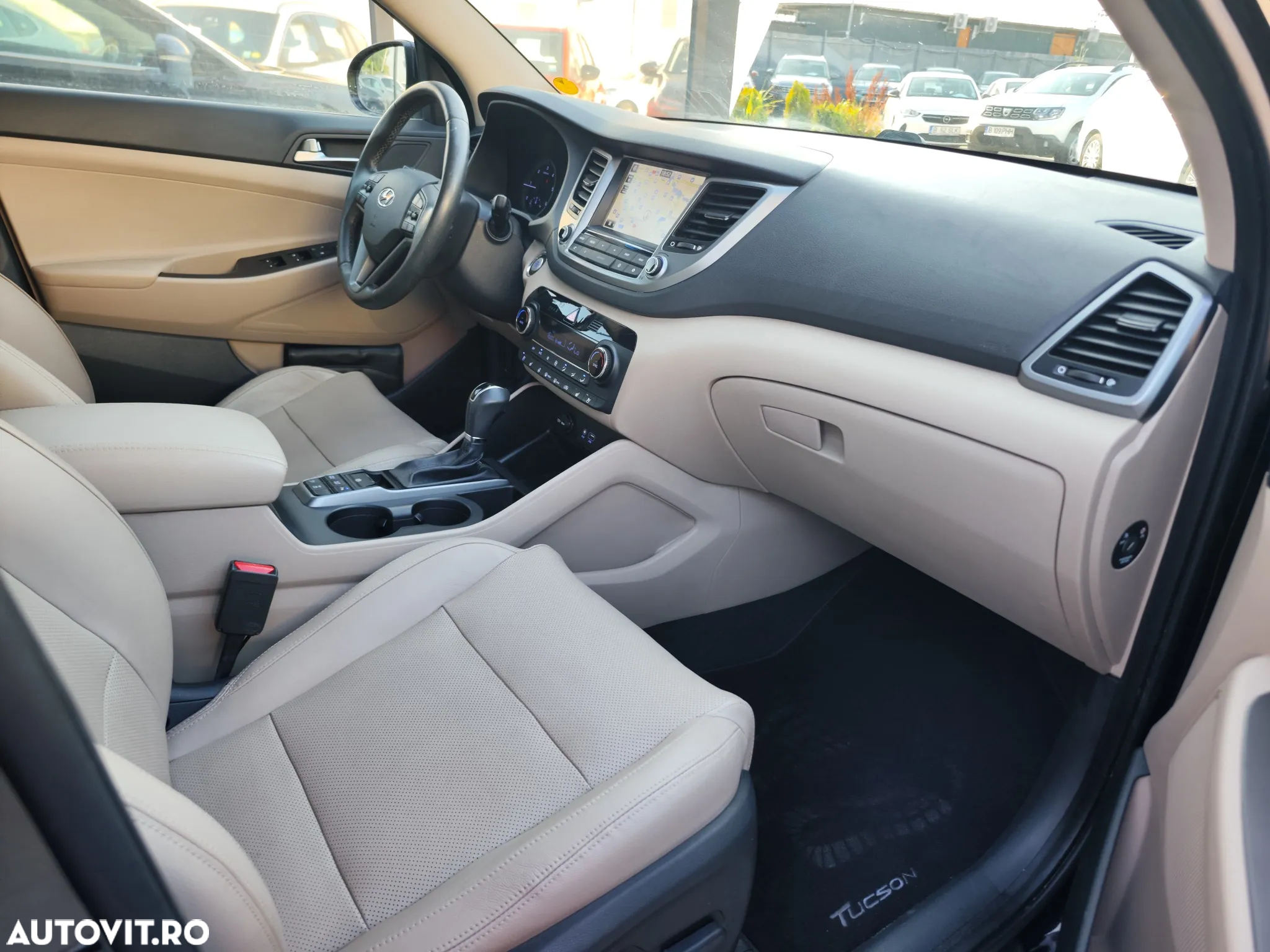 Hyundai Tucson 2.0 CRDI 4WD 8AT Luxury - 13