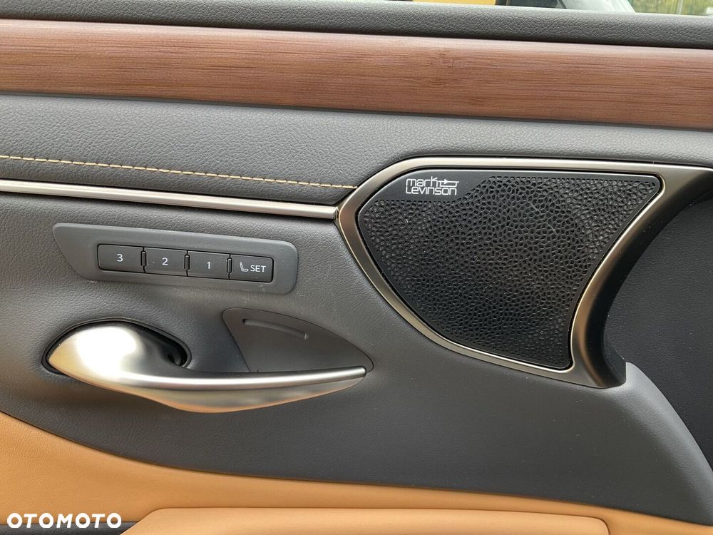 Lexus ES 300h Omotenashi - 19