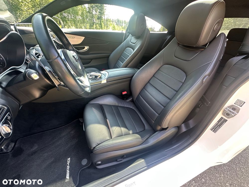 Mercedes-Benz Klasa C 300 9G-TRONIC - 23