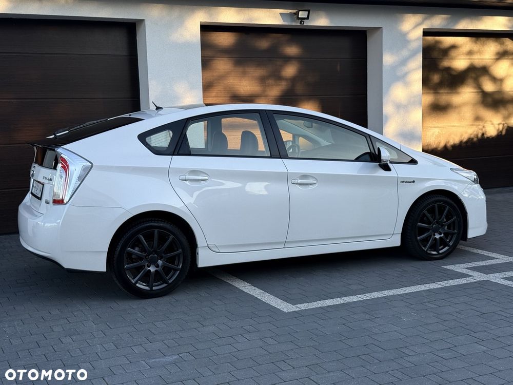 Toyota Prius (Hybrid) Executive - 8