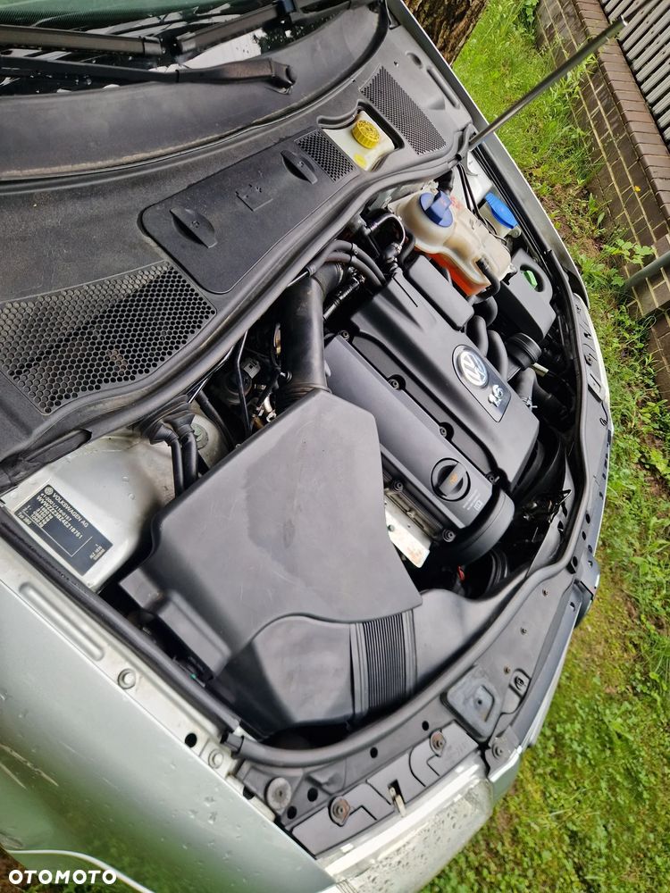 Volkswagen Passat 1.6 - 8