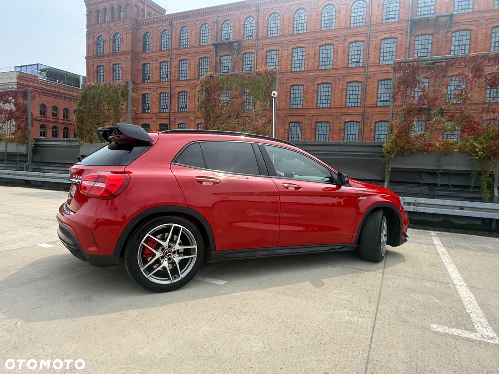 Mercedes-Benz GLA - 19