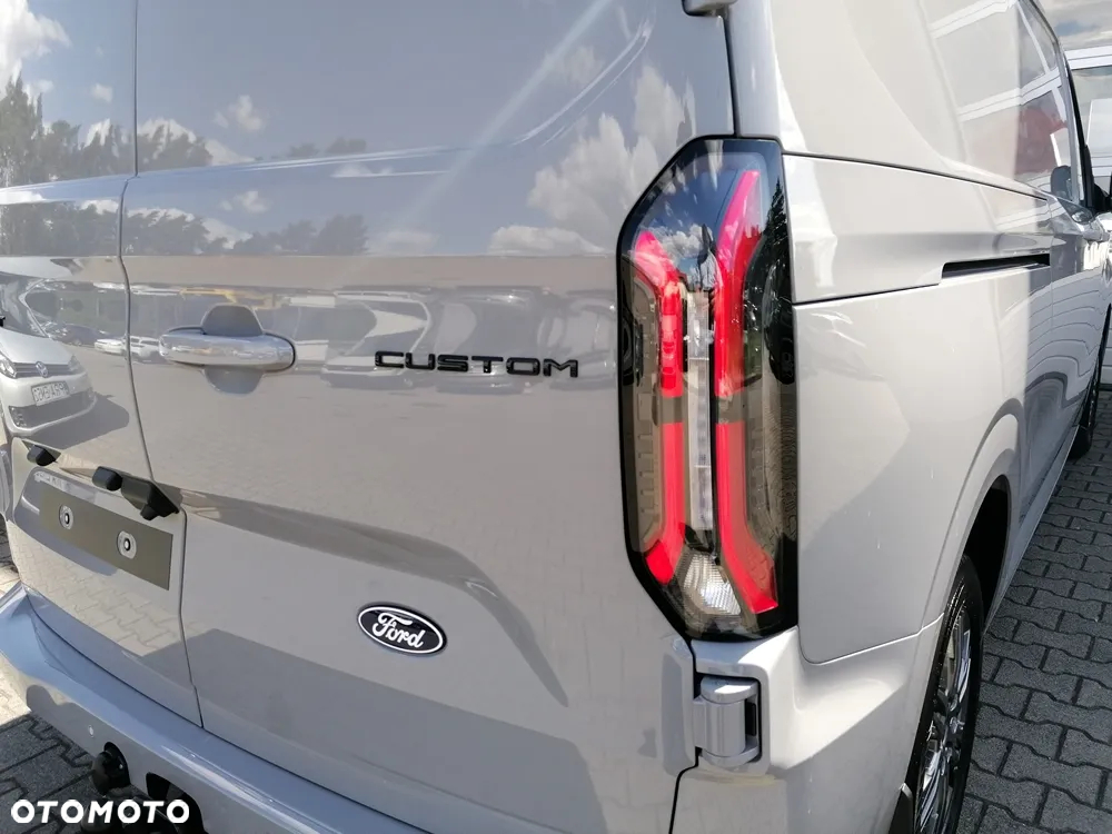 Ford CUSTOM VAN LIMITED - 21