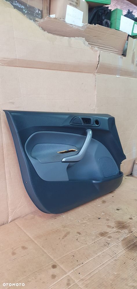 Tapicerka boczek drzwi lewy przód Ford Fiesta MK7 5D - 4