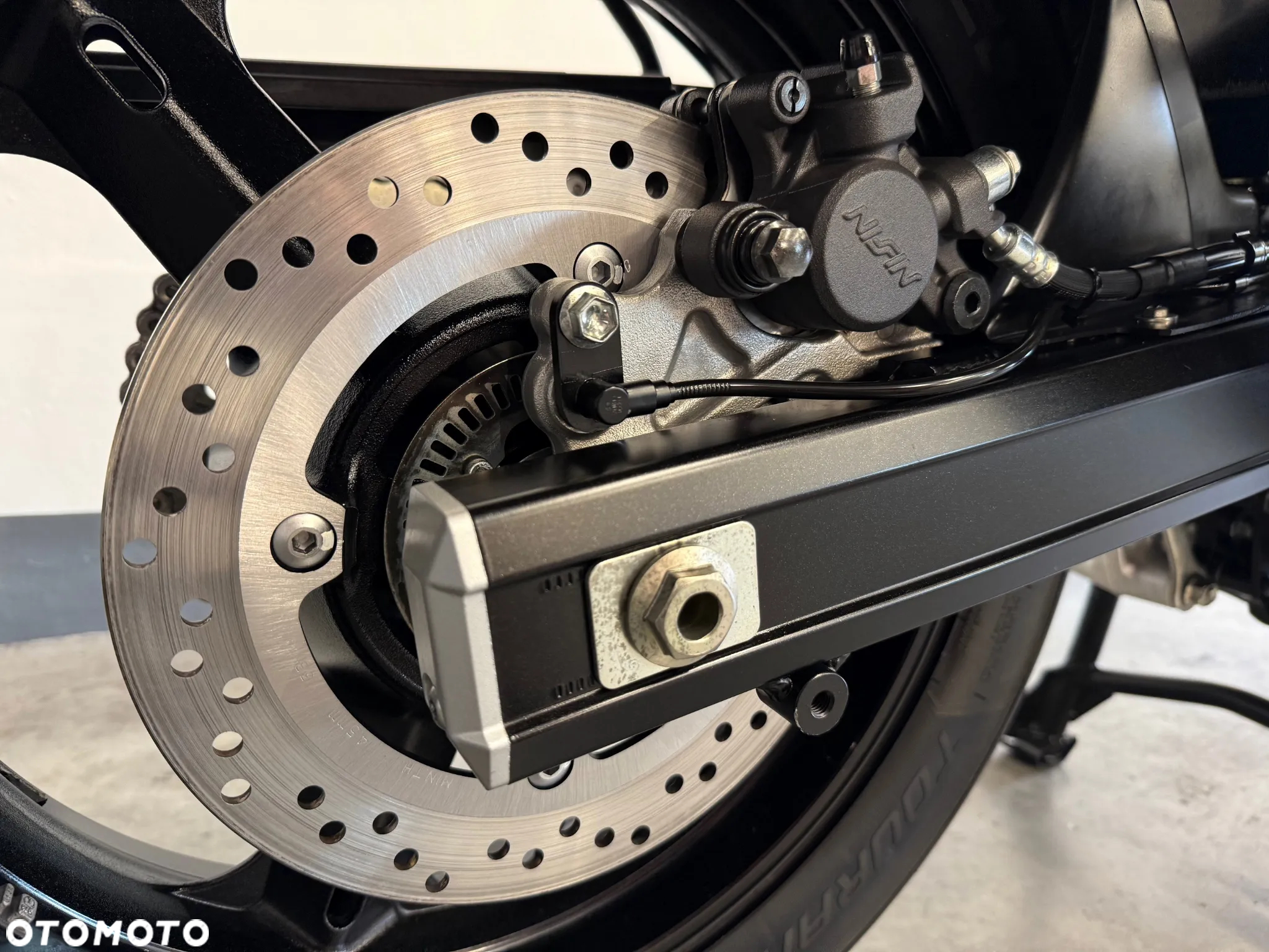 Suzuki V-STROM - 16