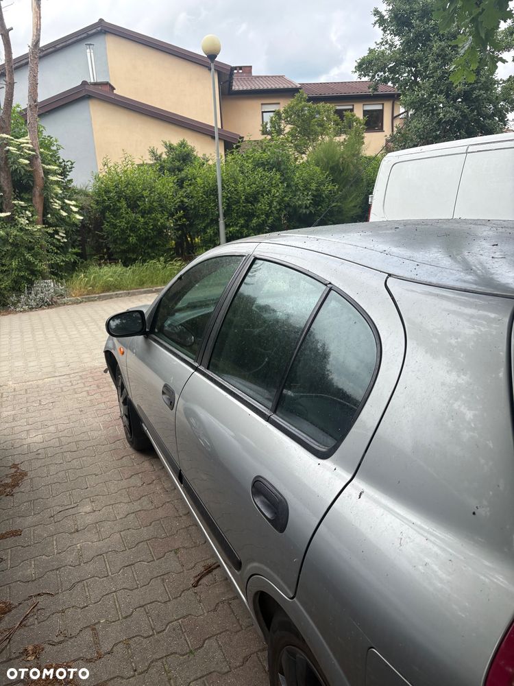 Nissan Almera - 2