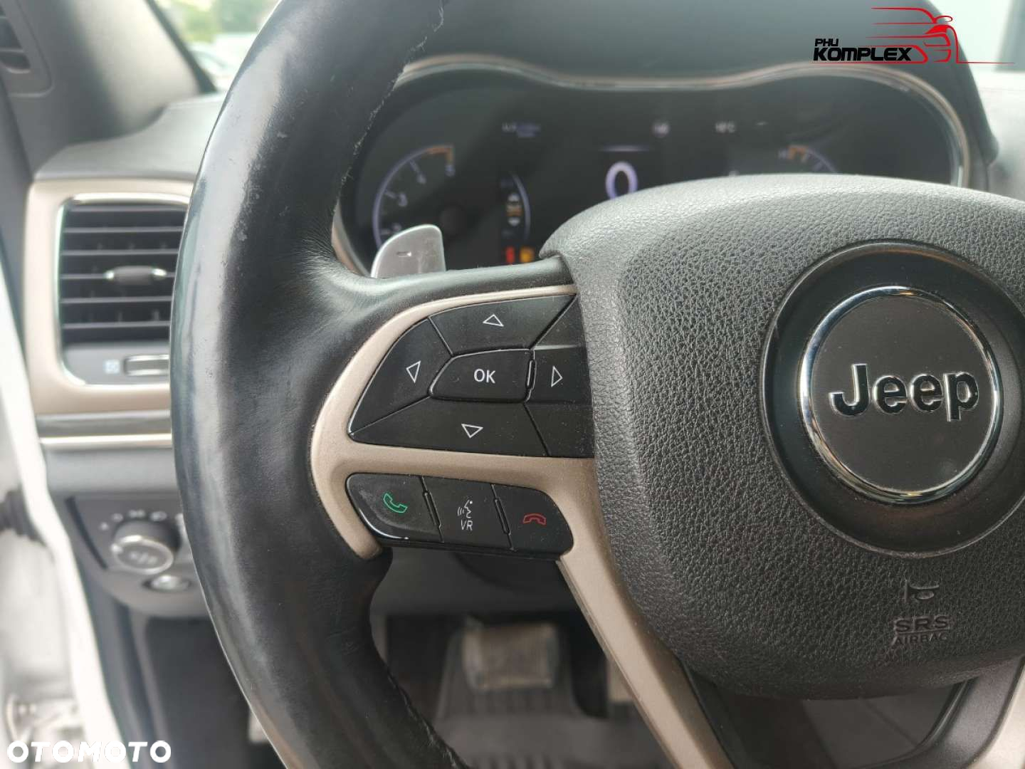 Jeep Grand Cherokee - 32