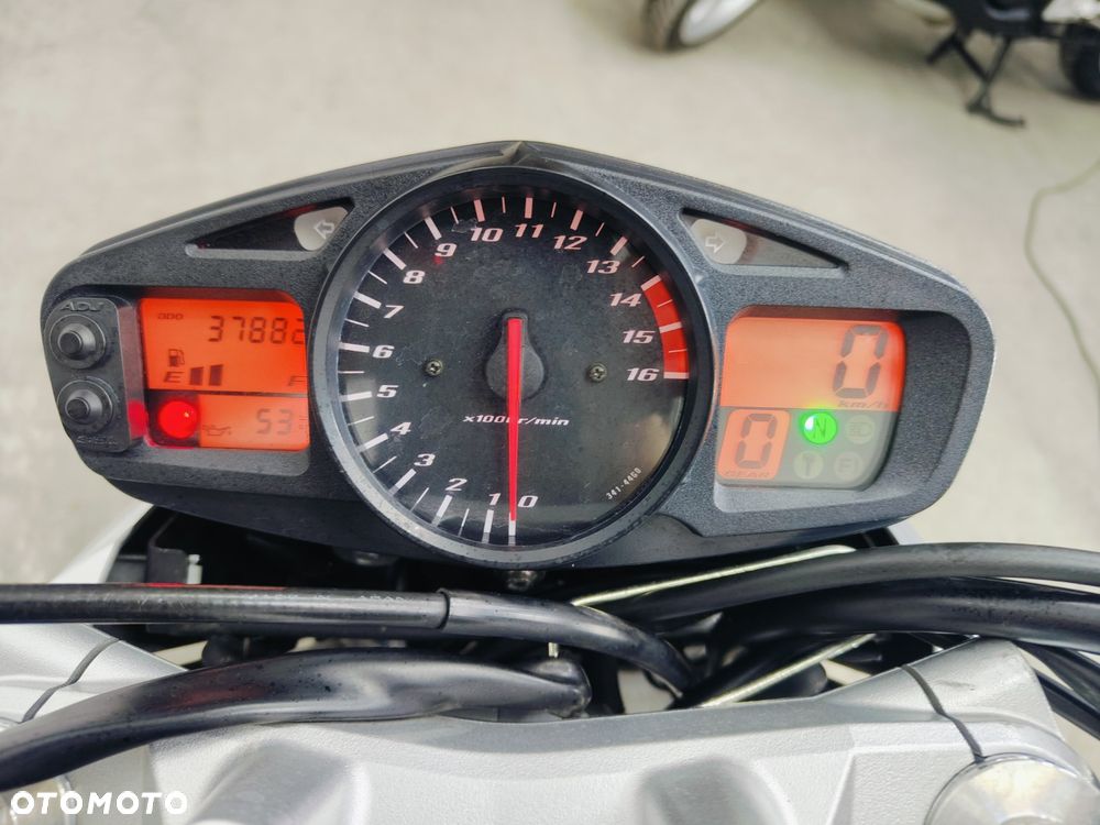 Suzuki GSR - 15